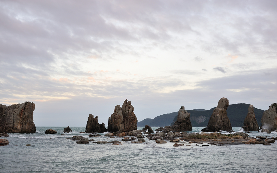 橋杭岩